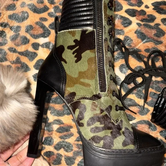 DKNY Steffi camouflage calf hair high heel platform lace zip boots Leather
Camo - Picture 10 of 15